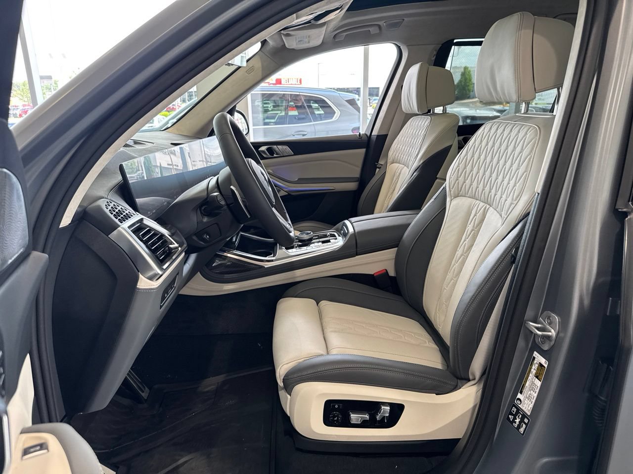 New 2027 BMW X7 M60i AWD/4WD image 16