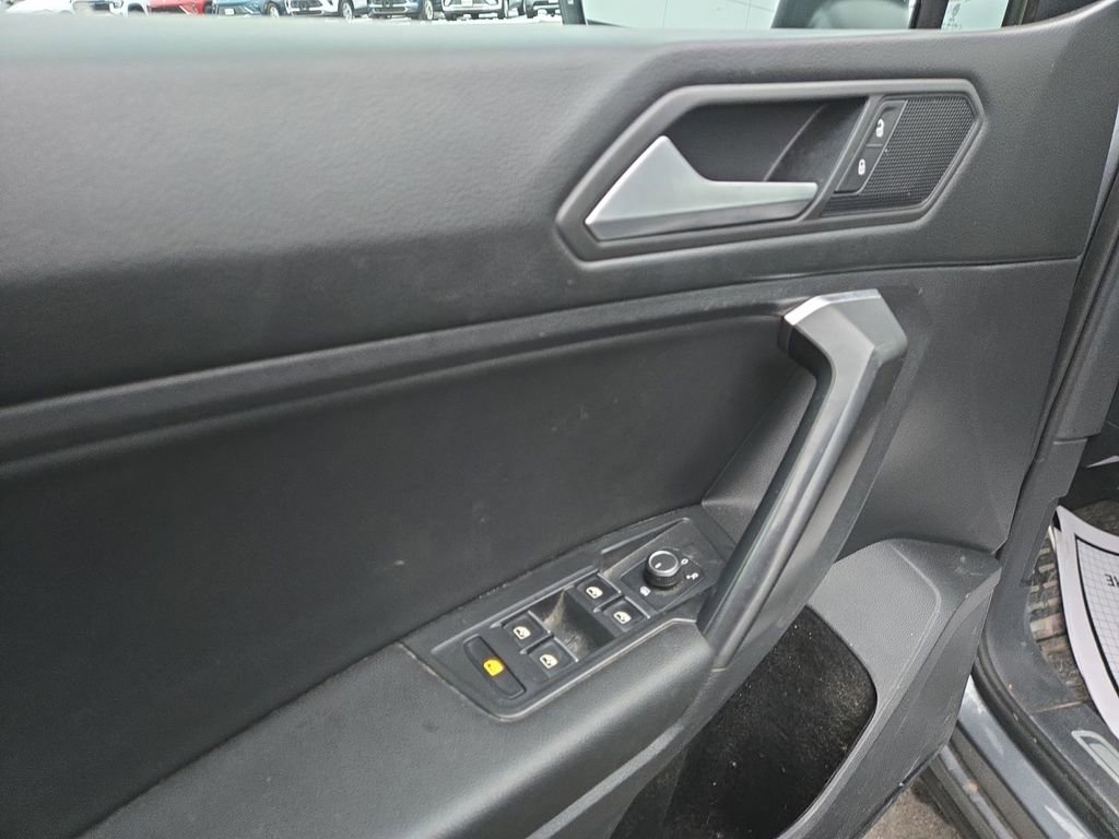 Used 2021 Volkswagen Tiguan SE R-Line image 14