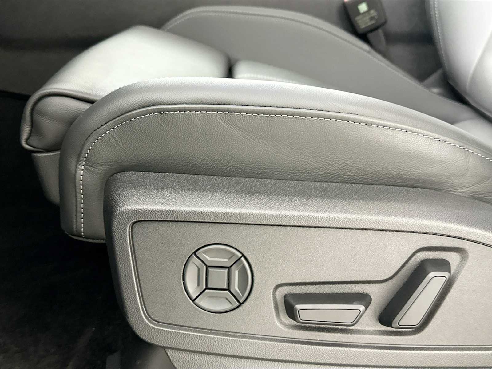 New 2025 Audi Q5 Premium Plus image 18