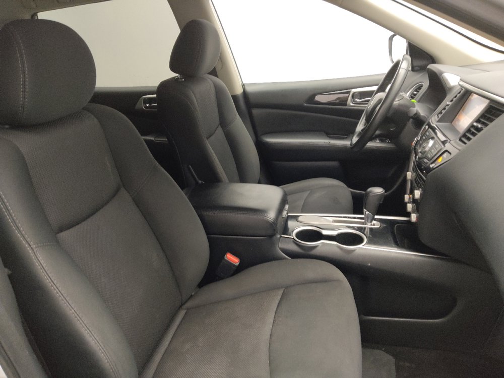 Used 2020 Nissan Pathfinder SV image 21