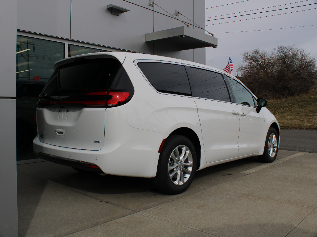 New 2026 Chrysler Pacifica Select AWD/4WD image 8