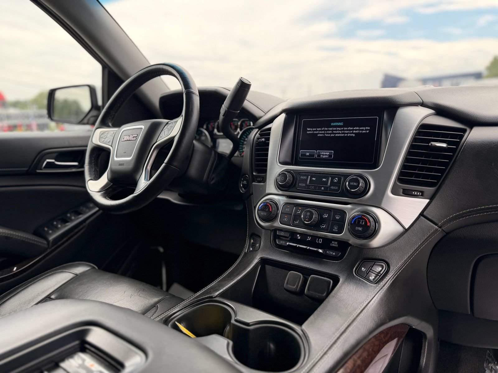 Used 2017 GMC Yukon XL SLT AWD/4WD image 38