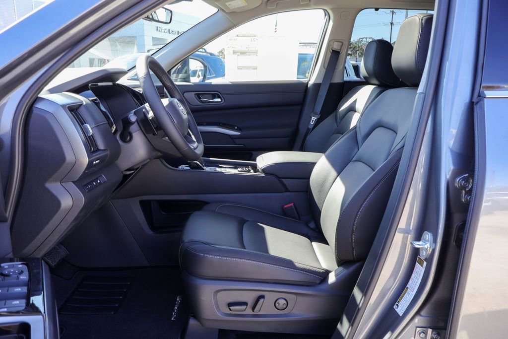 New 2026 Nissan Pathfinder SL image 7