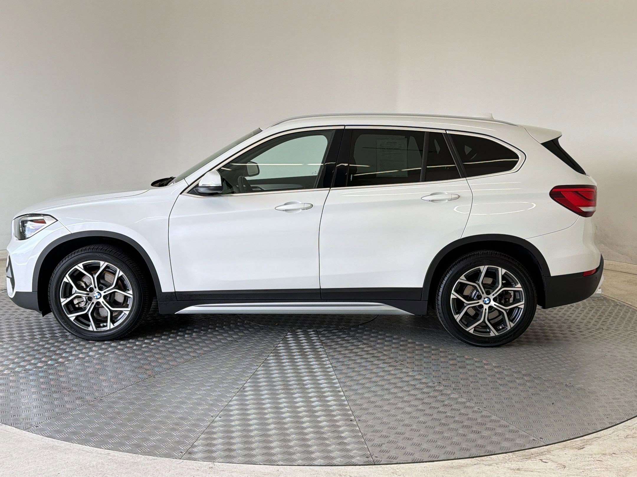 Used 2021 BMW X1 xDrive28i AWD/4WD image 2
