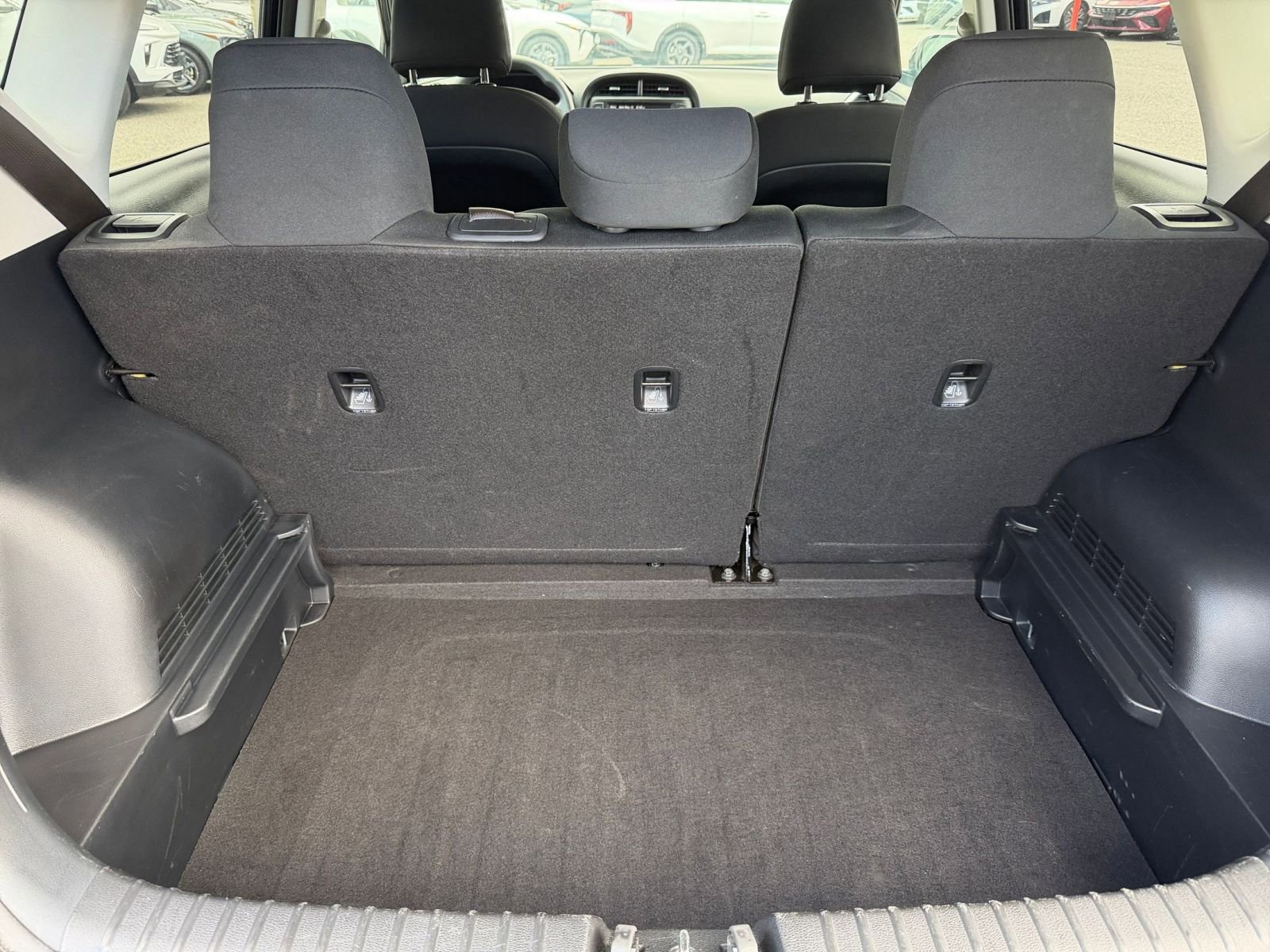 Used 2025 Kia Soul LX w/ LX Technology Package FWD image 29