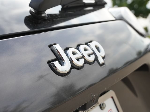 Used 2019 Jeep Cherokee Limited FWD image 12