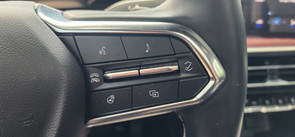 Used 2025 Chevrolet Traverse Z71 w/ LPO, Floor Liner Package AWD/4WD image 33