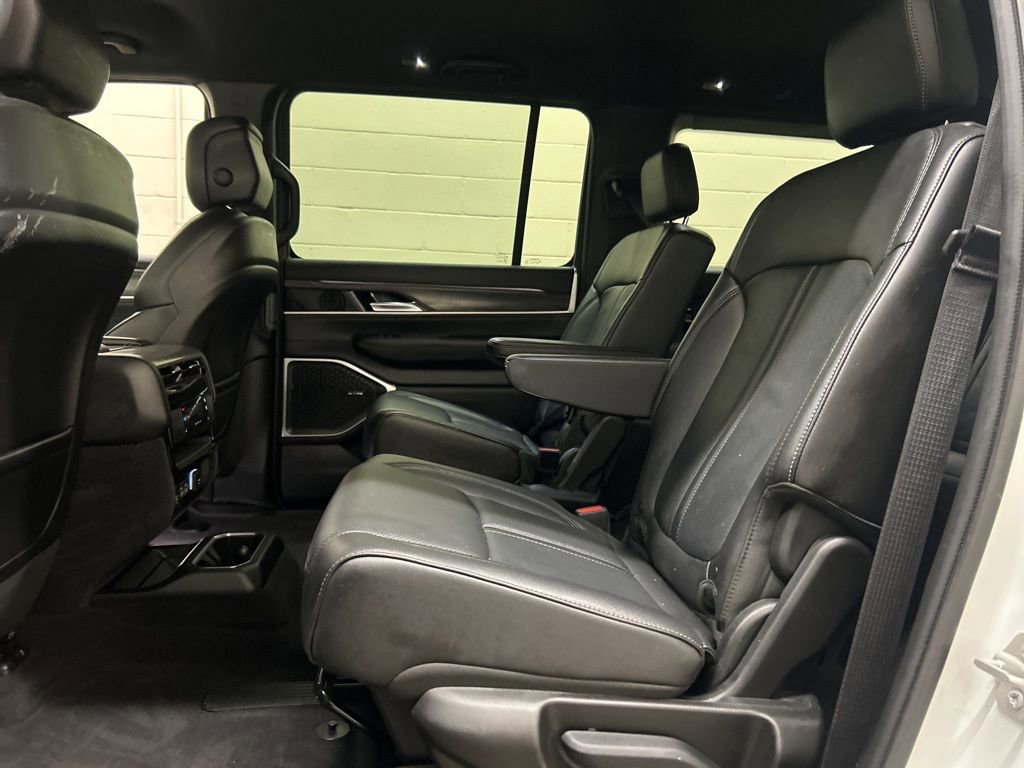 Used 2024 Jeep Wagoneer Series II AWD/4WD image 15