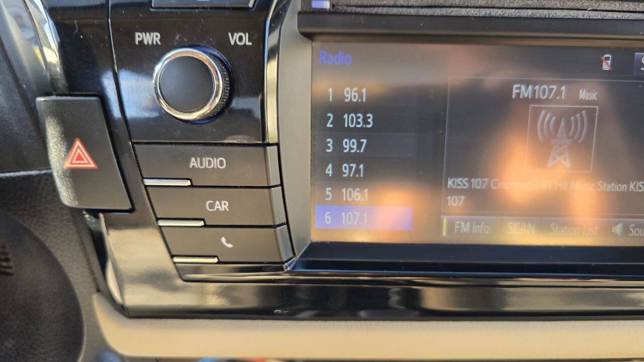Used 2015 Toyota Corolla LE FWD image 22