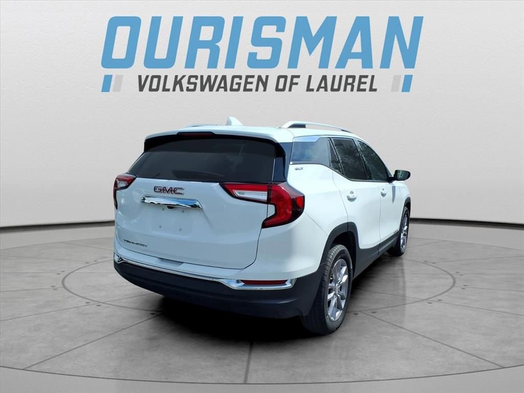 Used 2024 GMC Terrain SLT image 3