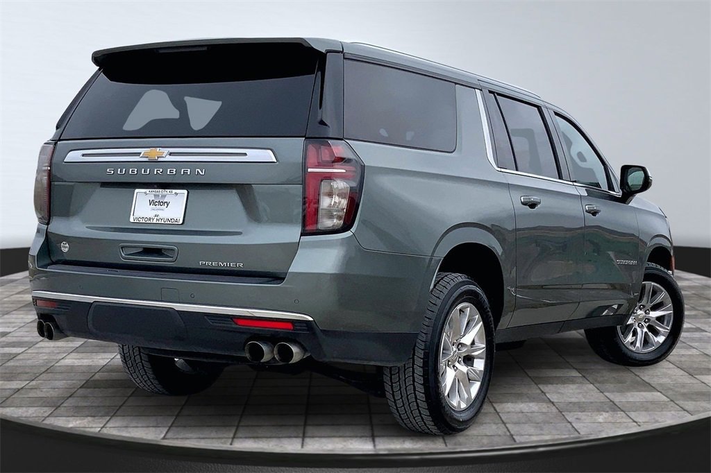 Used 2023 Chevrolet Suburban Premier image 5