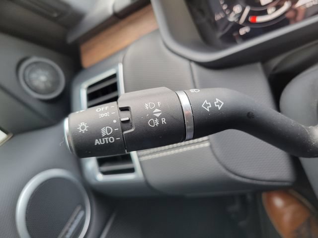 Used 2025 Land Rover Discovery Dynamic SE AWD/4WD image 33