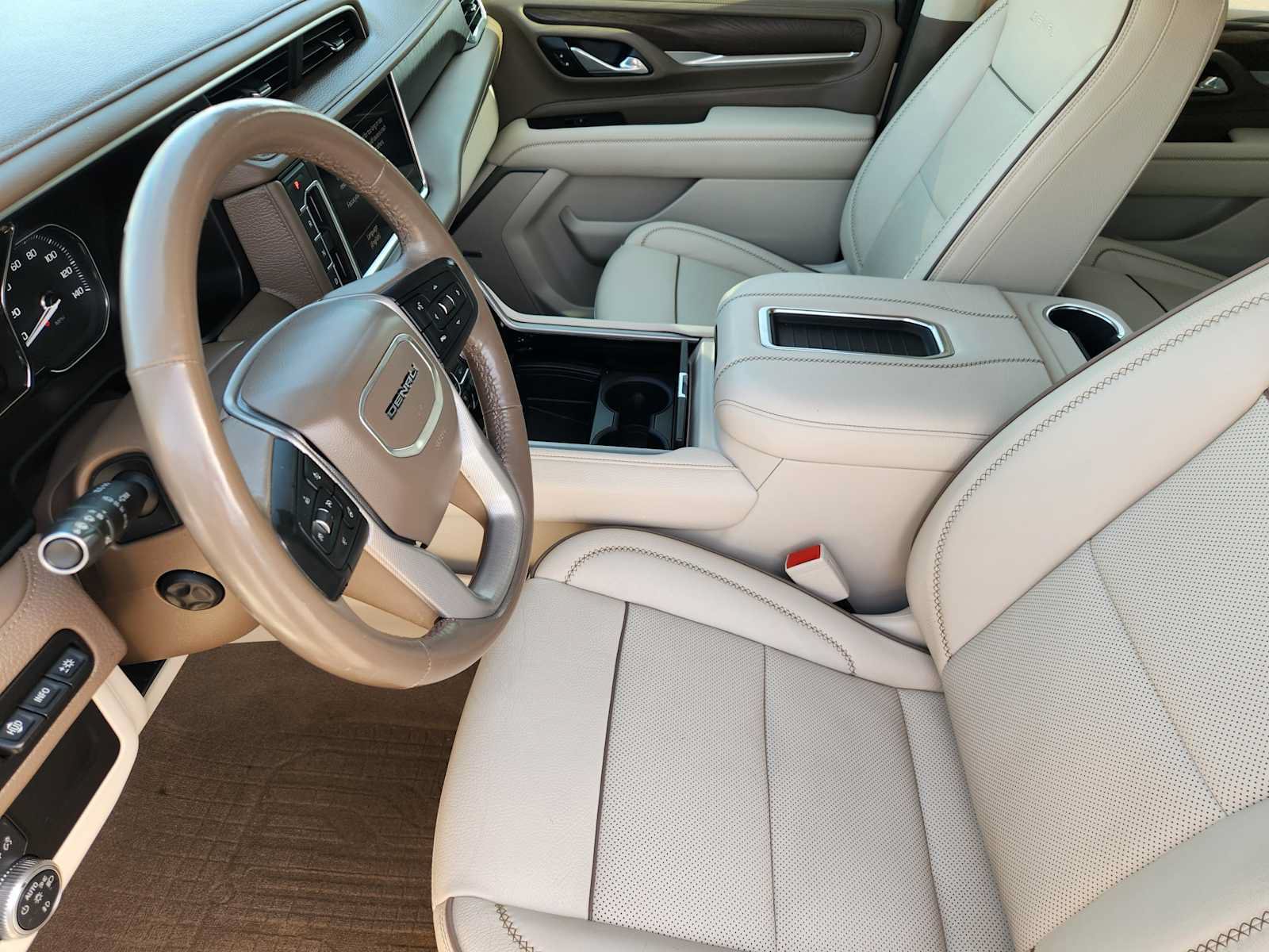 Used 2021 GMC Yukon Denali w/ Denali Premium Package AWD/4WD image 12