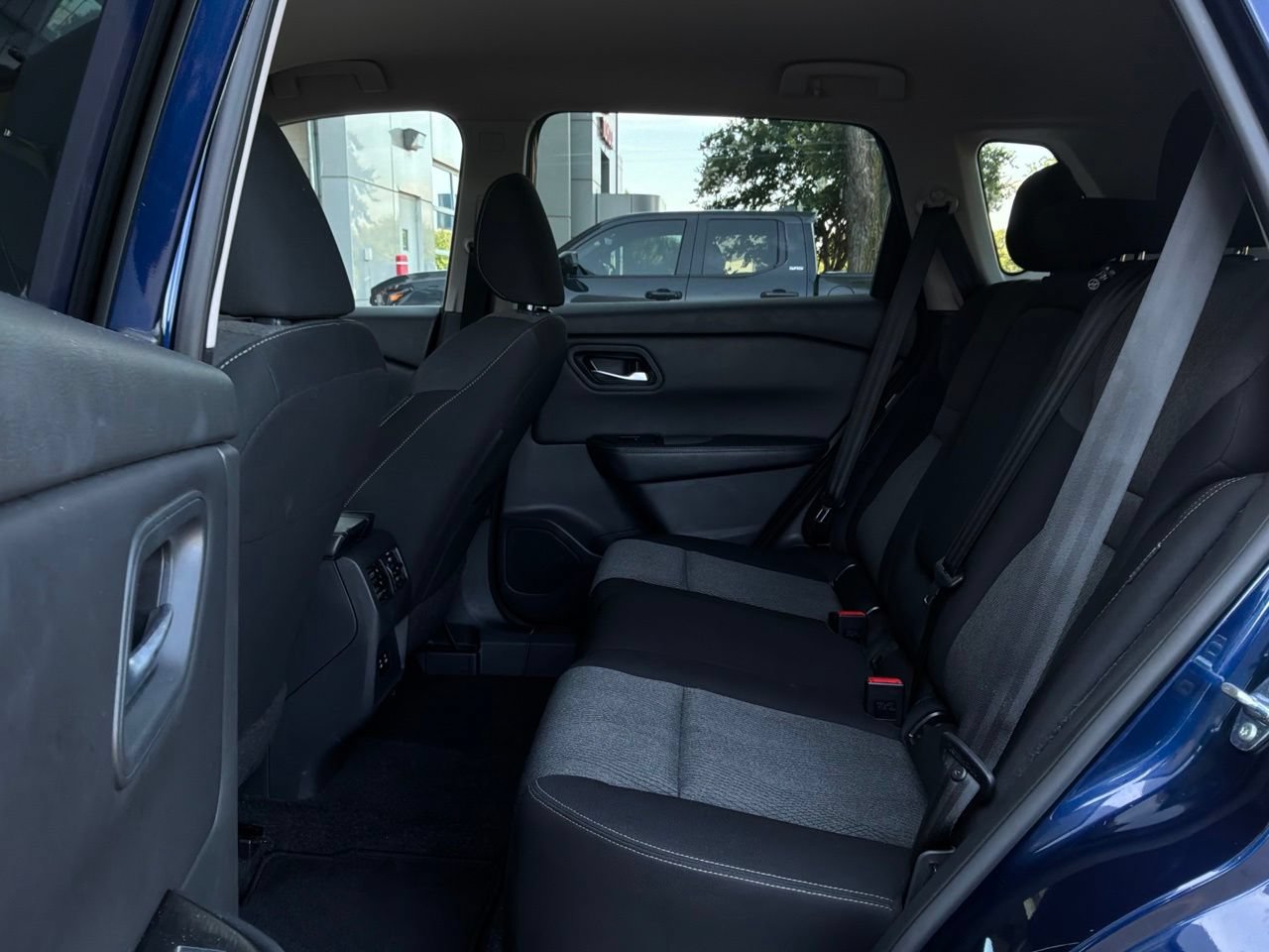Used 2025 Nissan Rogue SV FWD image 12