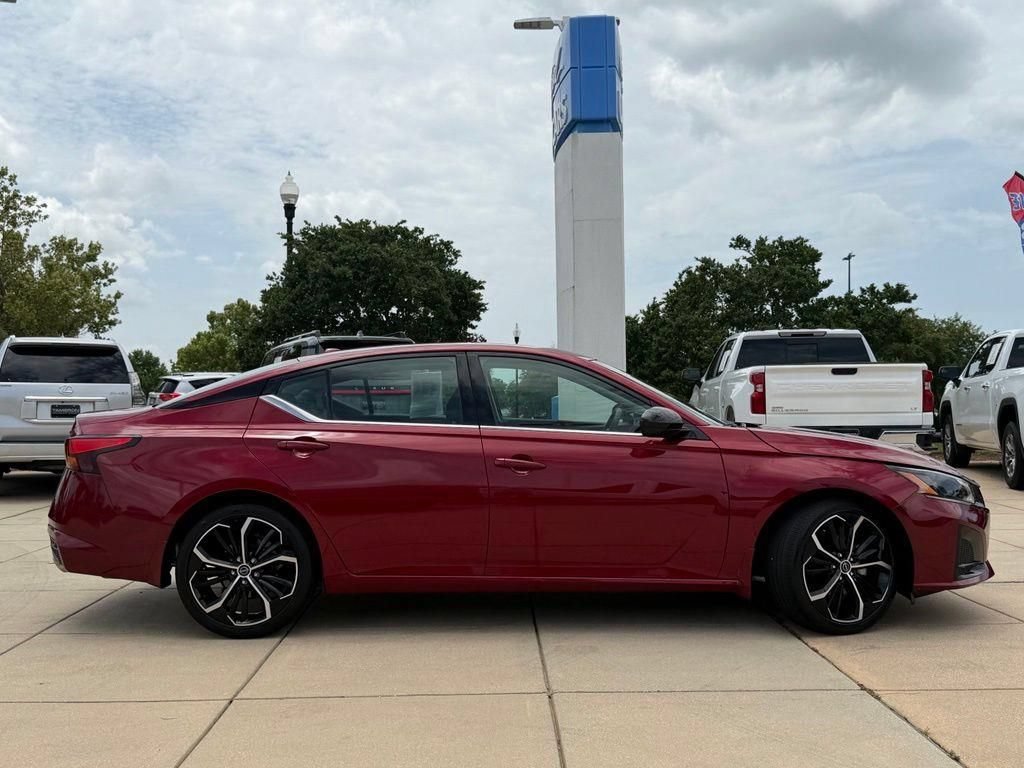 Used 2023 Nissan Altima 2.5 SR w/ SR Premium Package FWD image 5
