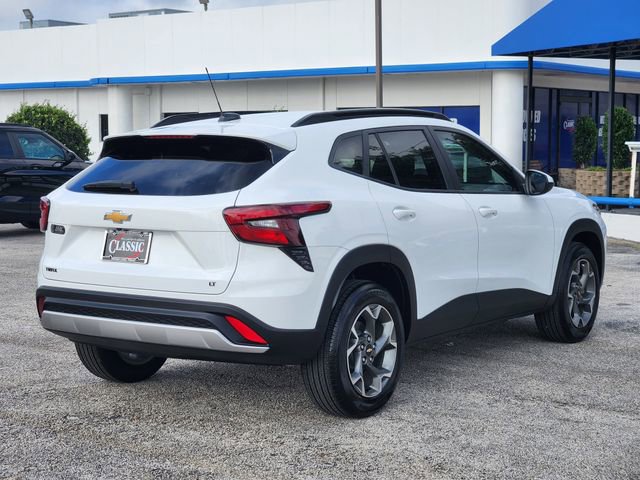 Used 2026 Chevrolet Trax LT w/ Sunroof Package image 7