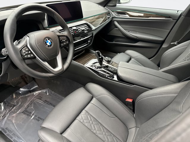 Used 2023 BMW 530i xDrive w/ Executive Package image 10