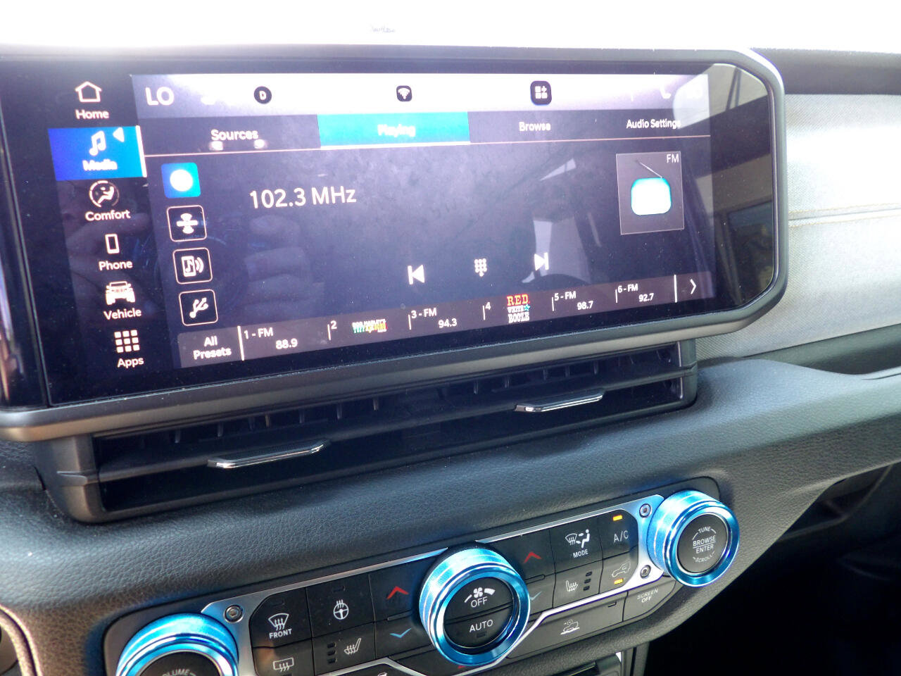 Used 2024 Jeep Wrangler Unlimited Sport image 16