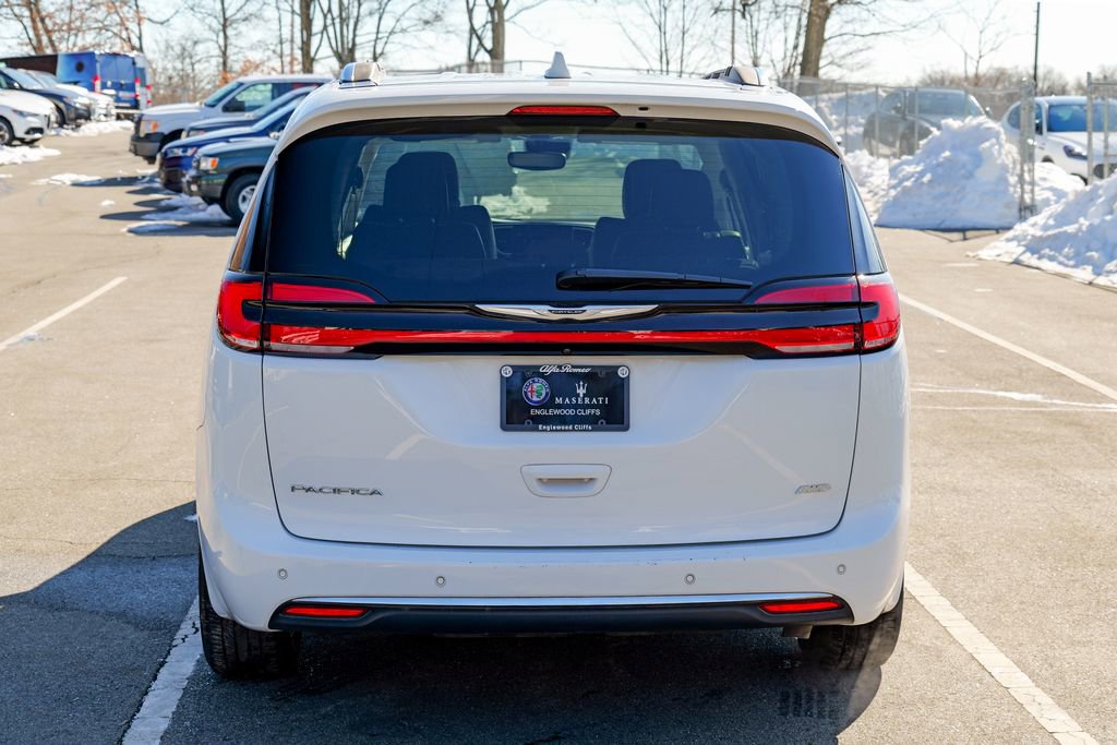 Used 2021 Chrysler Pacifica Touring-L image 5