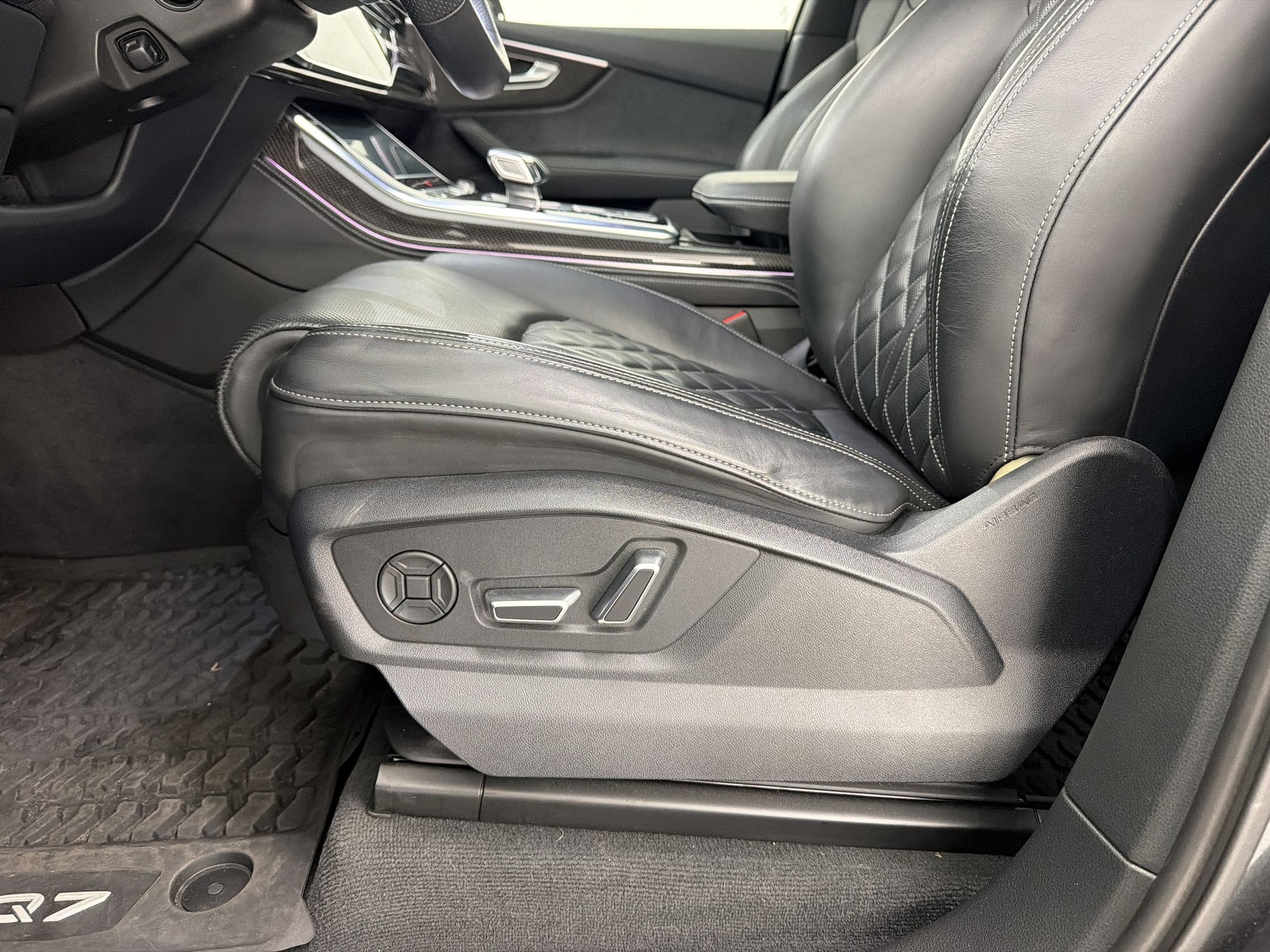Used 2024 Audi SQ7 Prestige AWD/4WD image 5