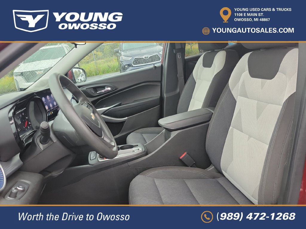 Used 2025 Chevrolet Trax LS w/ LS Convenience Package FWD image 9