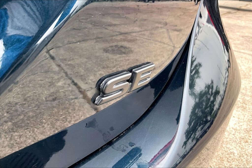 Used 2020 Toyota Camry SE FWD image 21