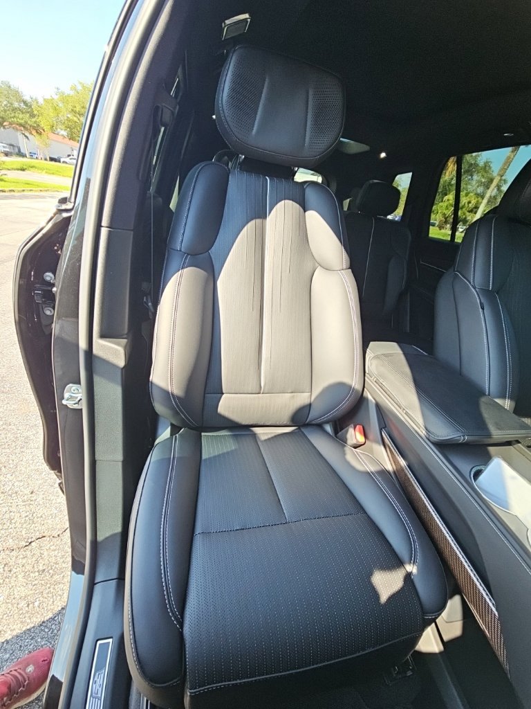 Used 2027 Cadillac Vistiq Luxury AWD/4WD image 22