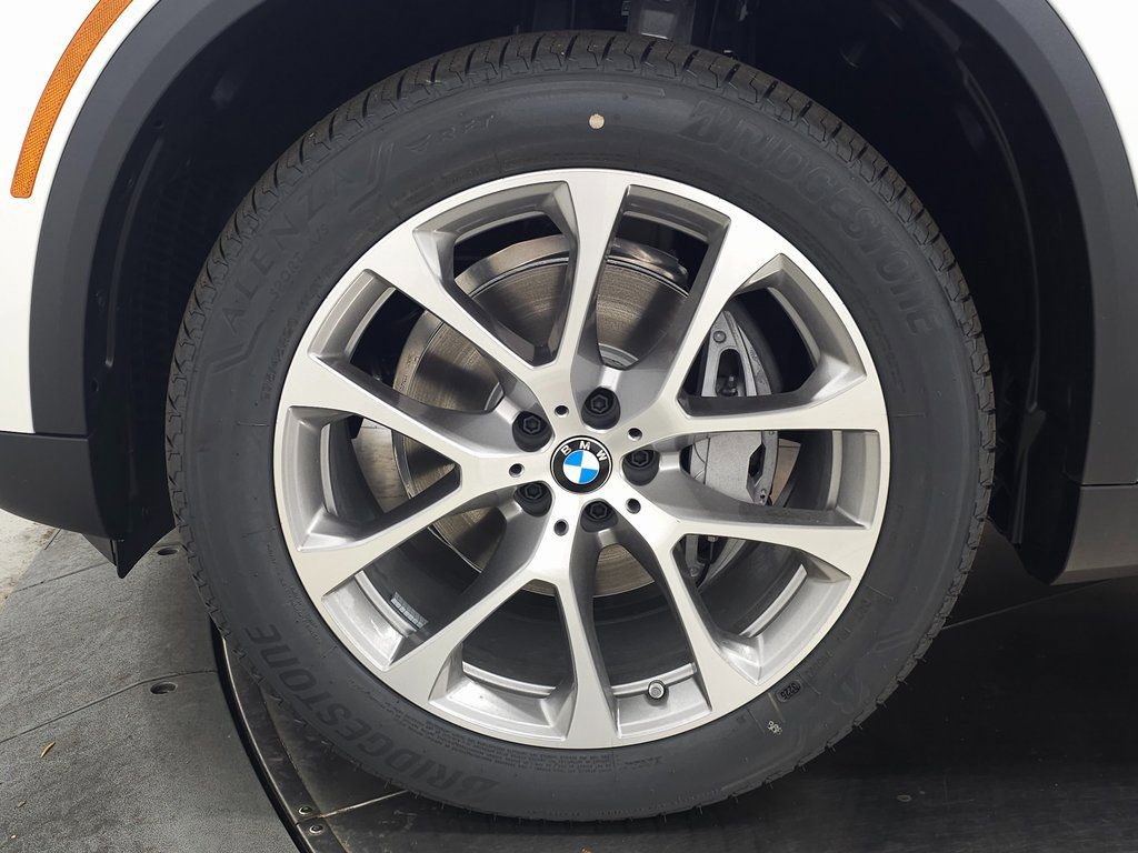 Used 2026 BMW X5 xDrive40i w/ Parking Assistance Package AWD/4WD image 8