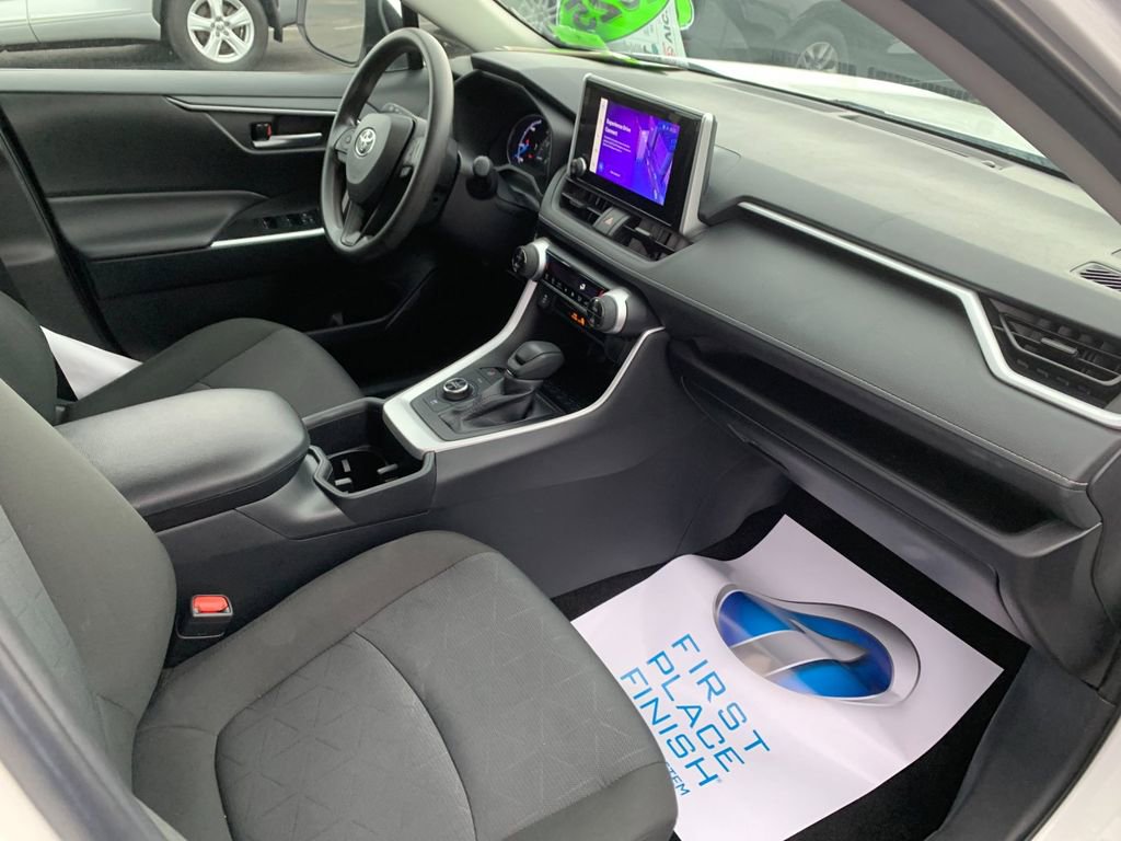 Used 2025 Toyota RAV4 XLE image 18