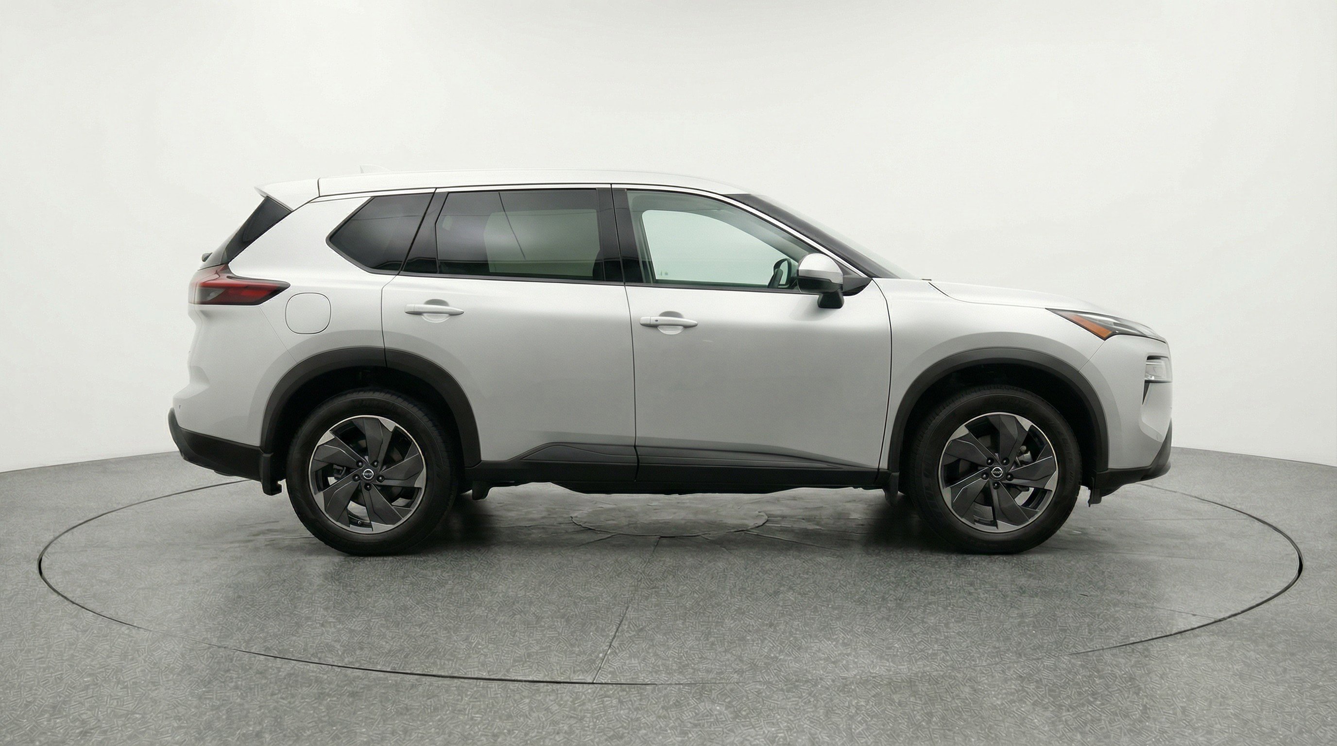 Used 2025 Nissan Rogue SV image 11