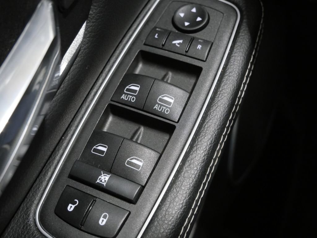 Used 2023 RAM 1500 Laramie AWD/4WD image 13