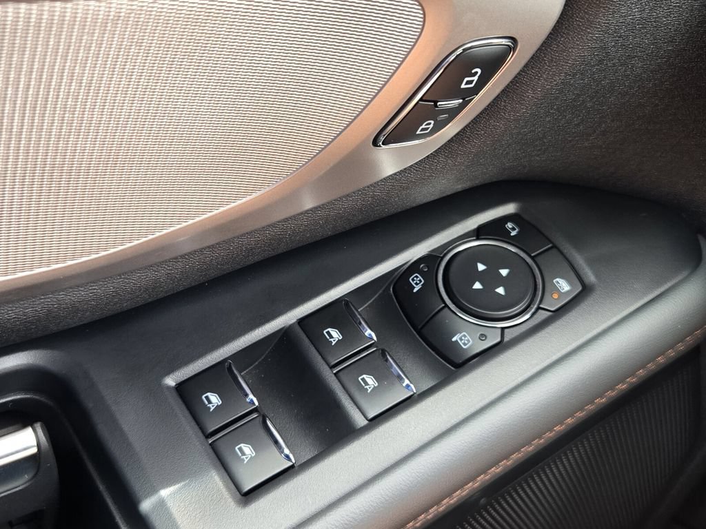 Used 2025 Ford Expedition Active AWD/4WD image 31