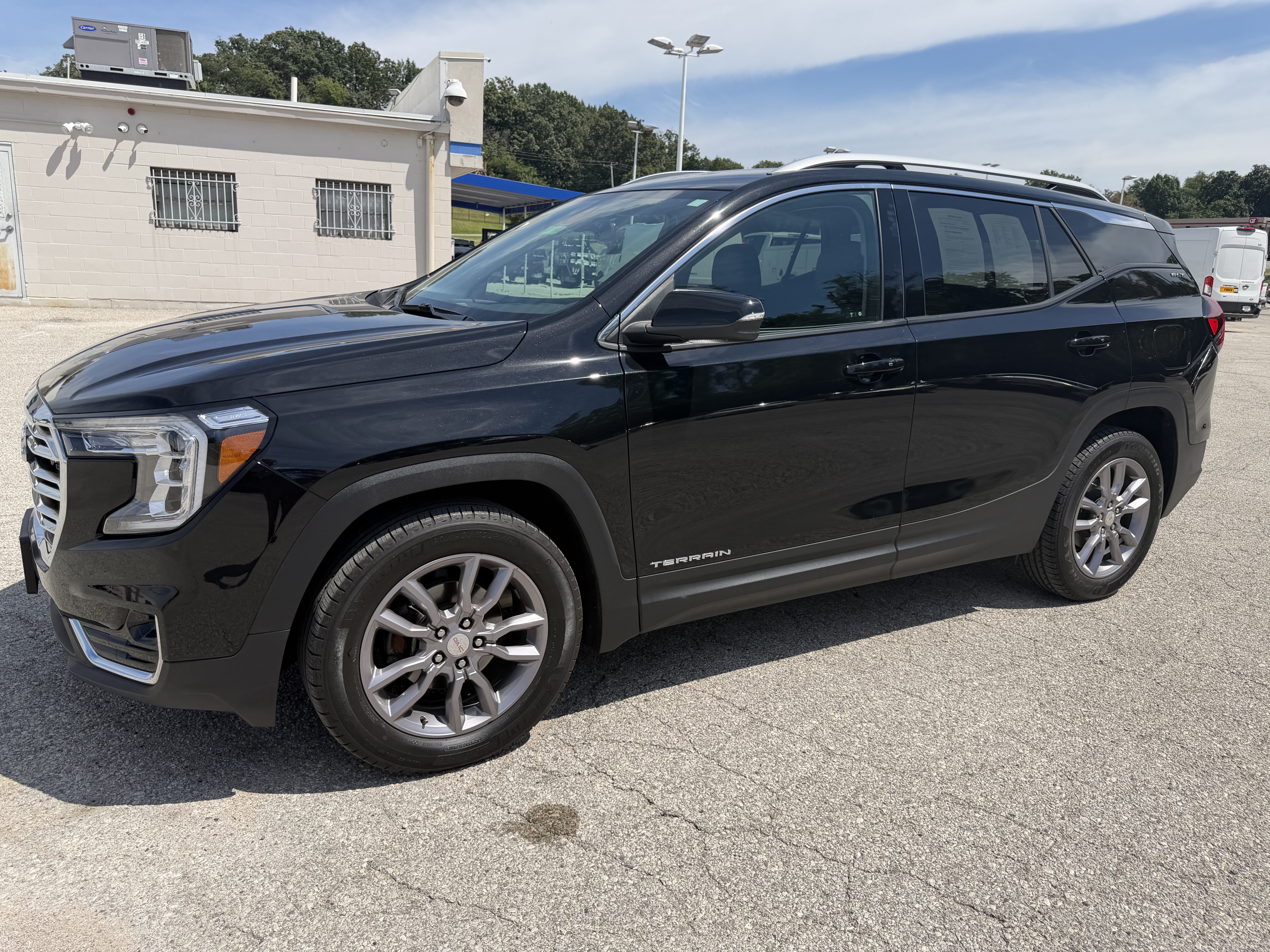 Used 2024 GMC Terrain SLT FWD image 3