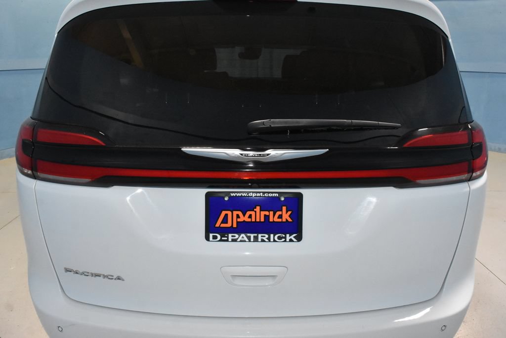 Used 2023 Chrysler Pacifica Touring-L FWD image 27
