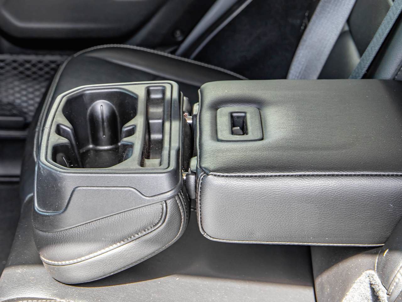 Used 2019 Jeep Wrangler Unlimited Sahara AWD/4WD image 19
