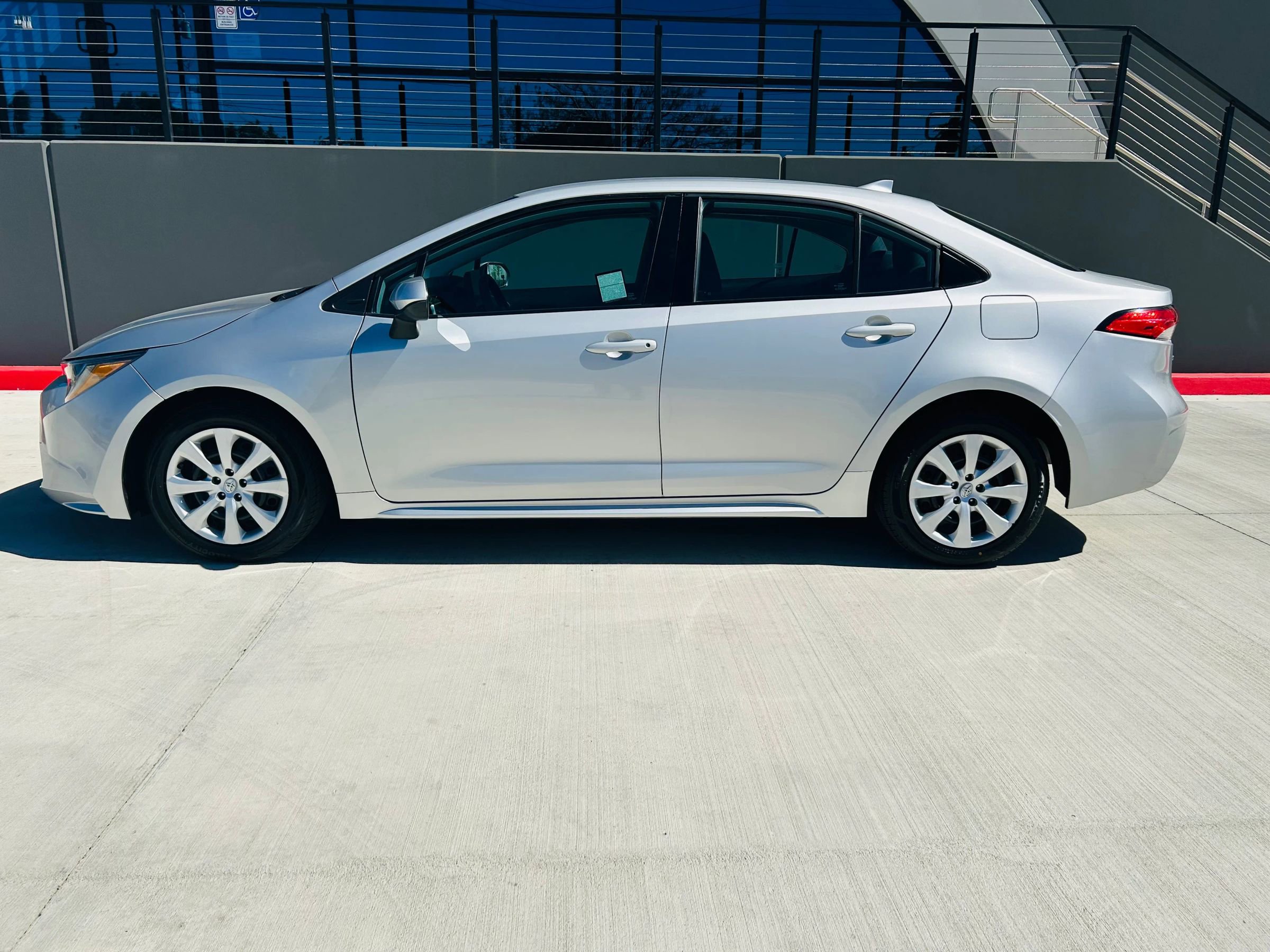 Used 2023 Toyota Corolla LE image 2