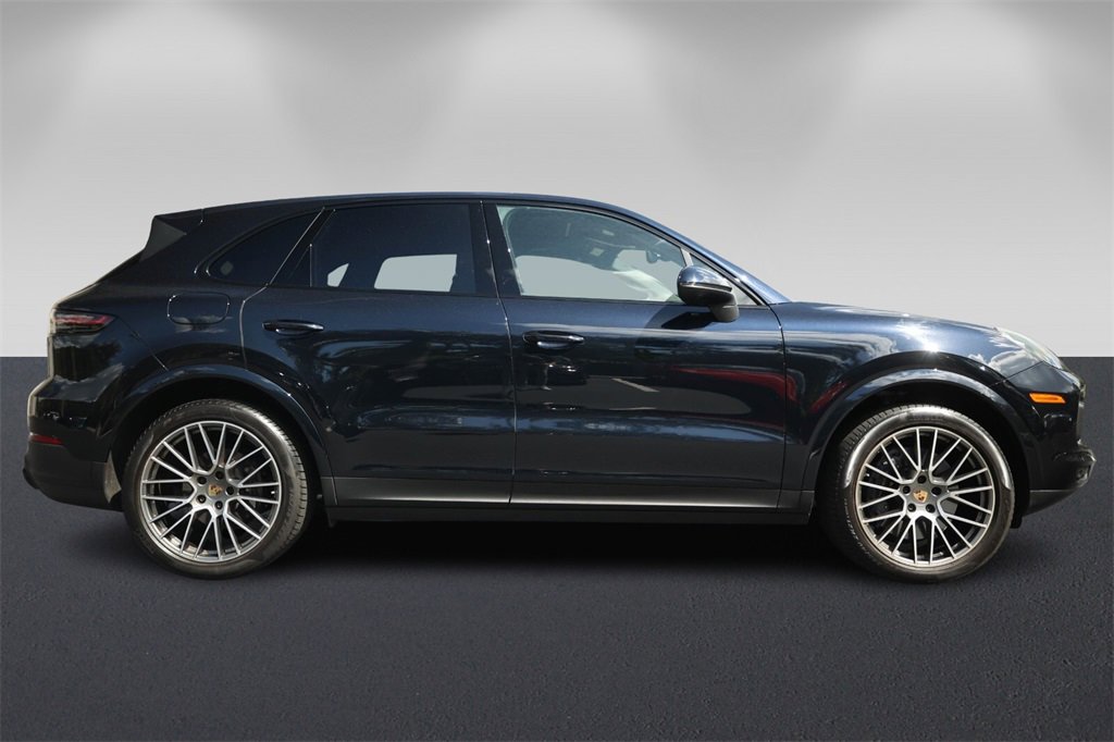 Used 2022 Porsche Cayenne Platinum Edition image 2