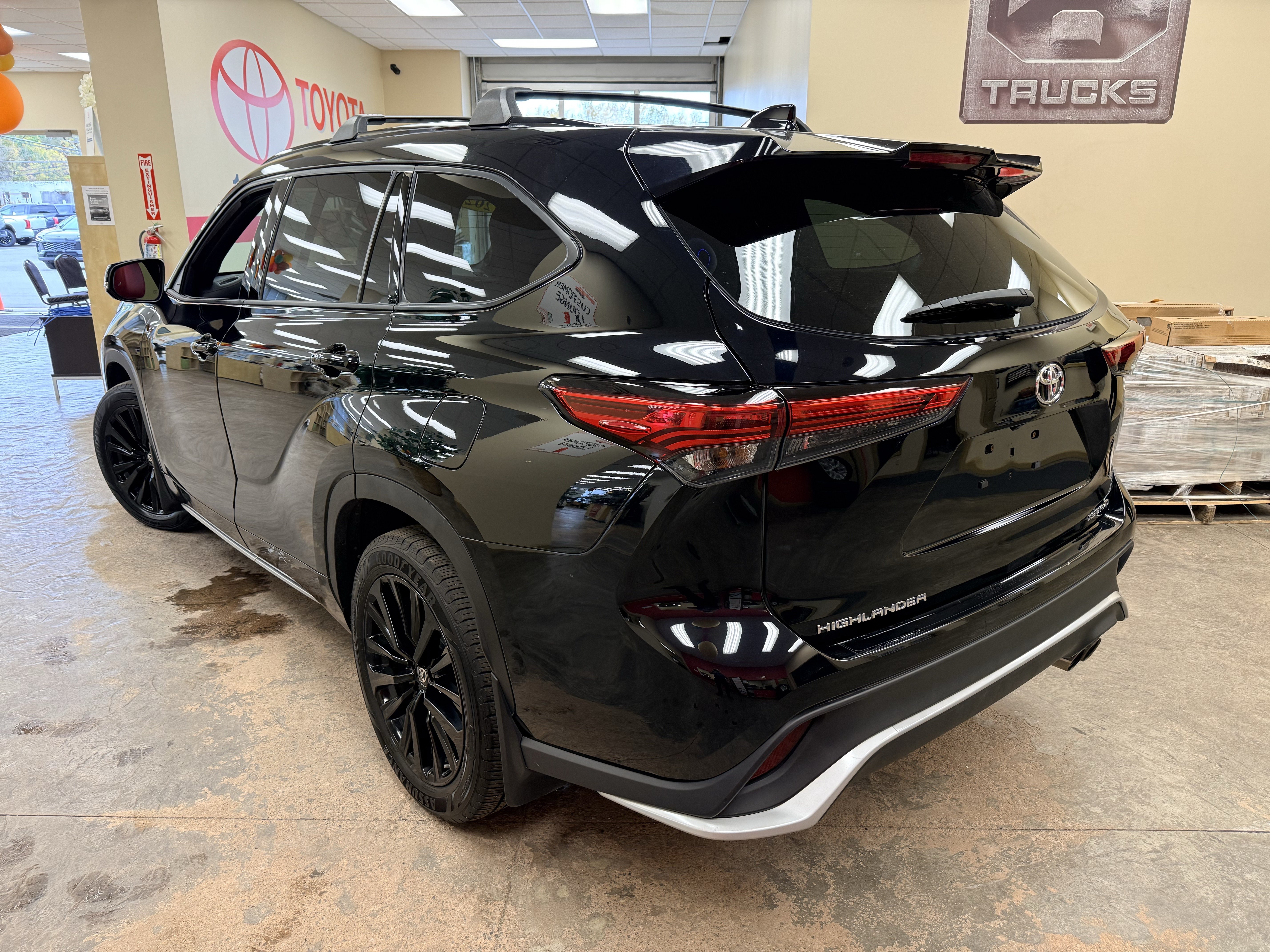 Used 2023 Toyota Highlander XSE AWD/4WD image 22