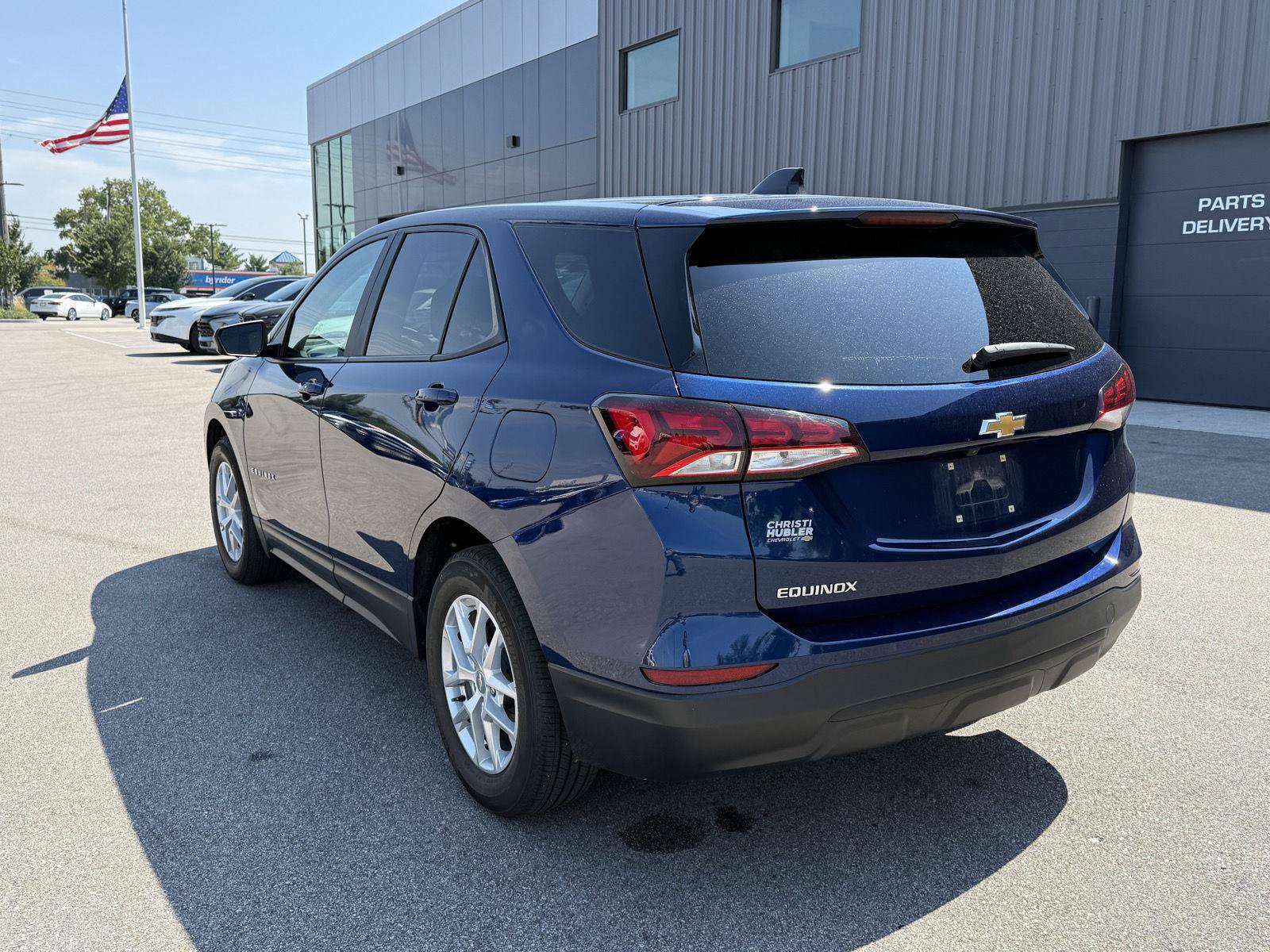 Used 2022 Chevrolet Equinox LS w/ LS Convenience Package FWD image 4