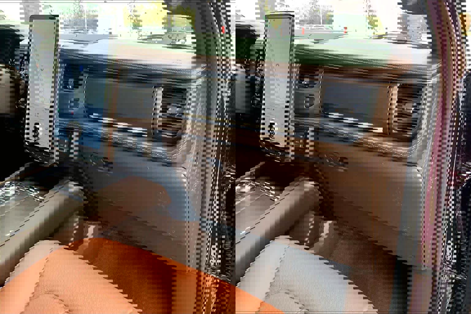 Used 2024 Ford Expedition King Ranch image 16