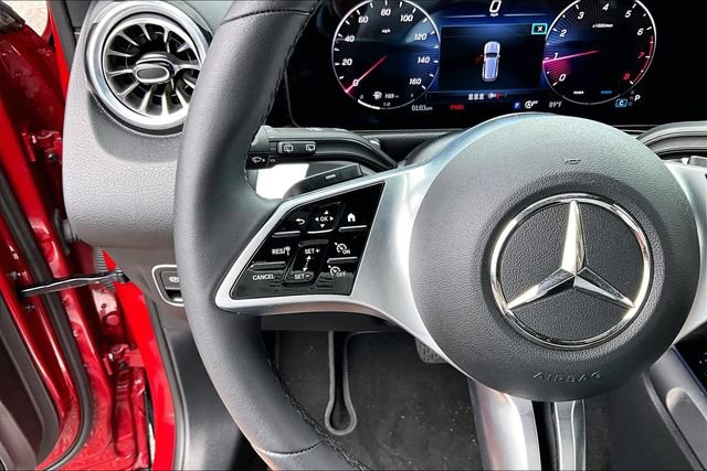 Used 2025 Mercedes-Benz GLB 250 4MATIC image 10