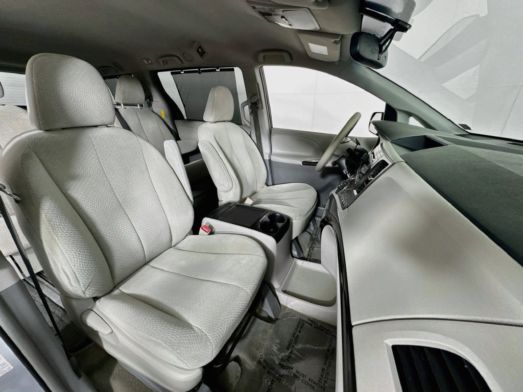 Used 2014 Toyota Sienna LE FWD image 26
