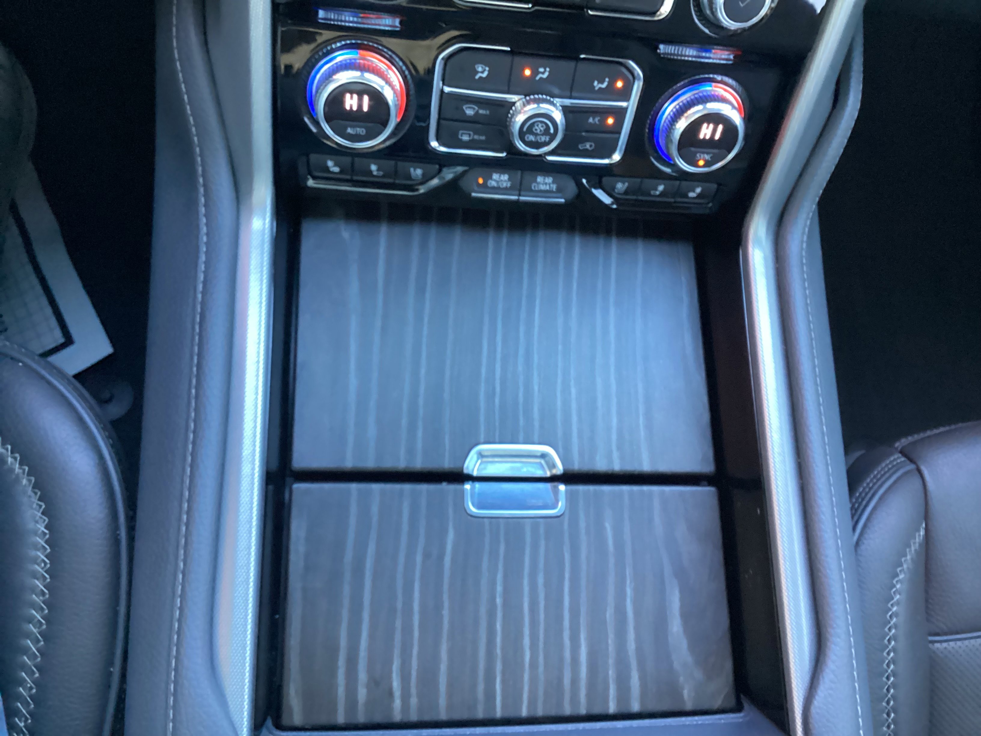 Used 2021 GMC Yukon XL Denali w/ Denali Premium Package image 43