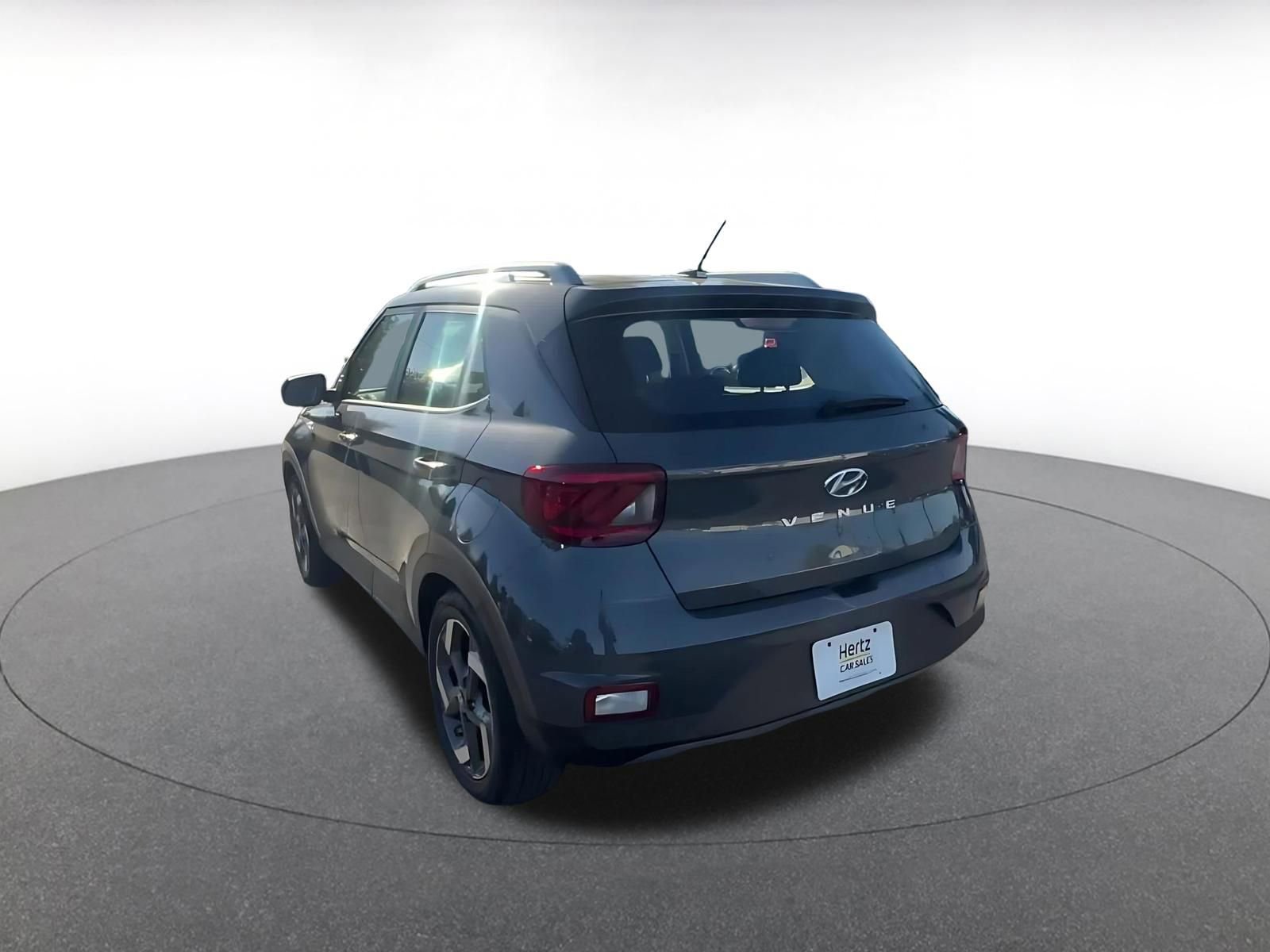 Used 2025 Hyundai Venue SEL image 11