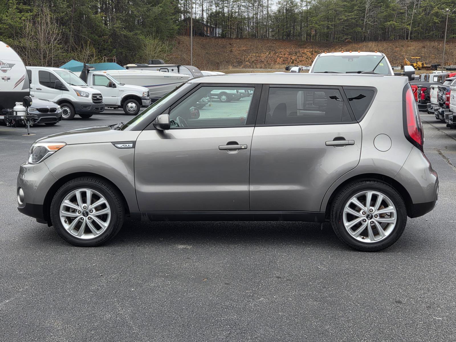 Used 2017 Kia Soul + image 7