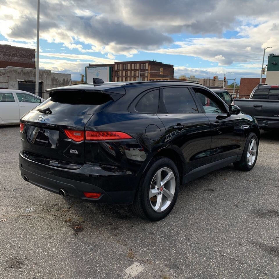 Used 2017 Jaguar F-PACE Premium image 3