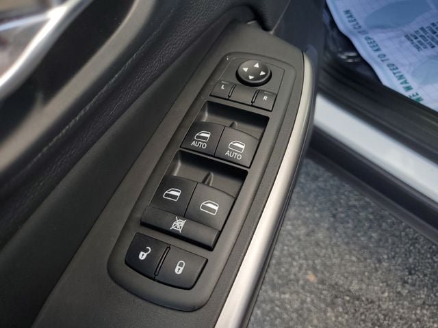 Certified 2022 Jeep Cherokee Limited w/ Elite Package AWD/4WD image 25