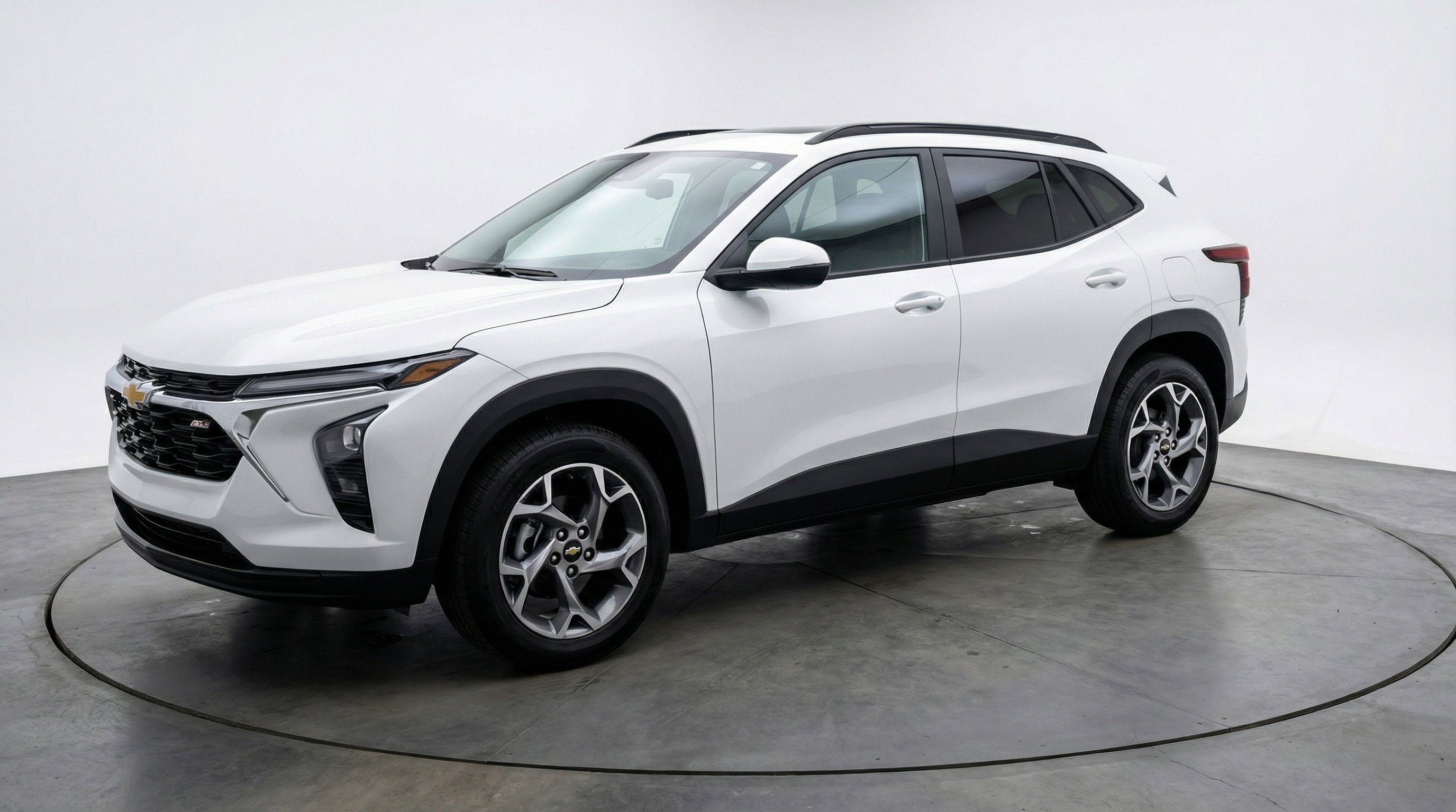 Used 2025 Chevrolet Trax LT FWD image 3