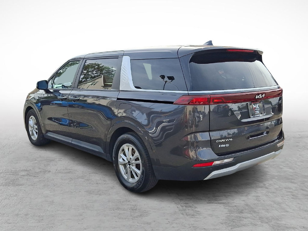 Used 2024 Kia Carnival LX FWD image 4