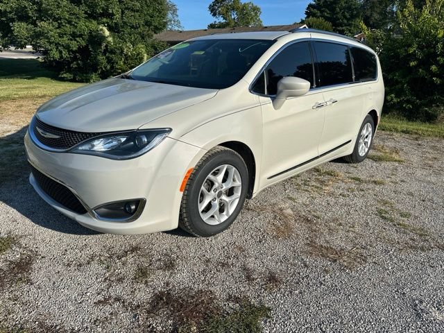 Used 2017 Chrysler Pacifica Touring-L Plus w/ Tire & Wheel Group FWD image 4